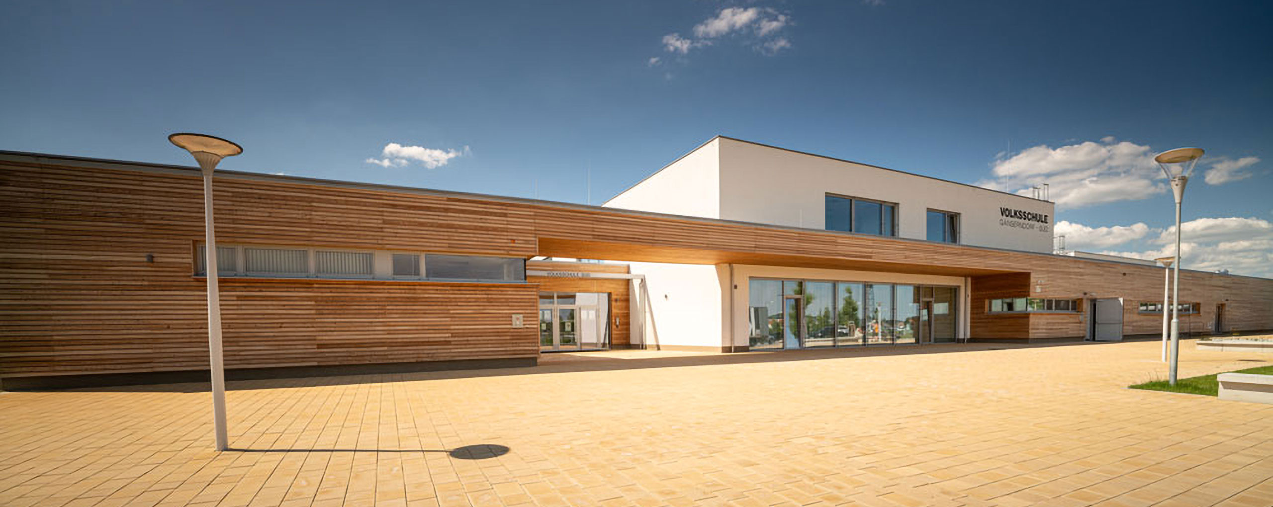 Außen Ansicht der Volkschule Gänserndorf
